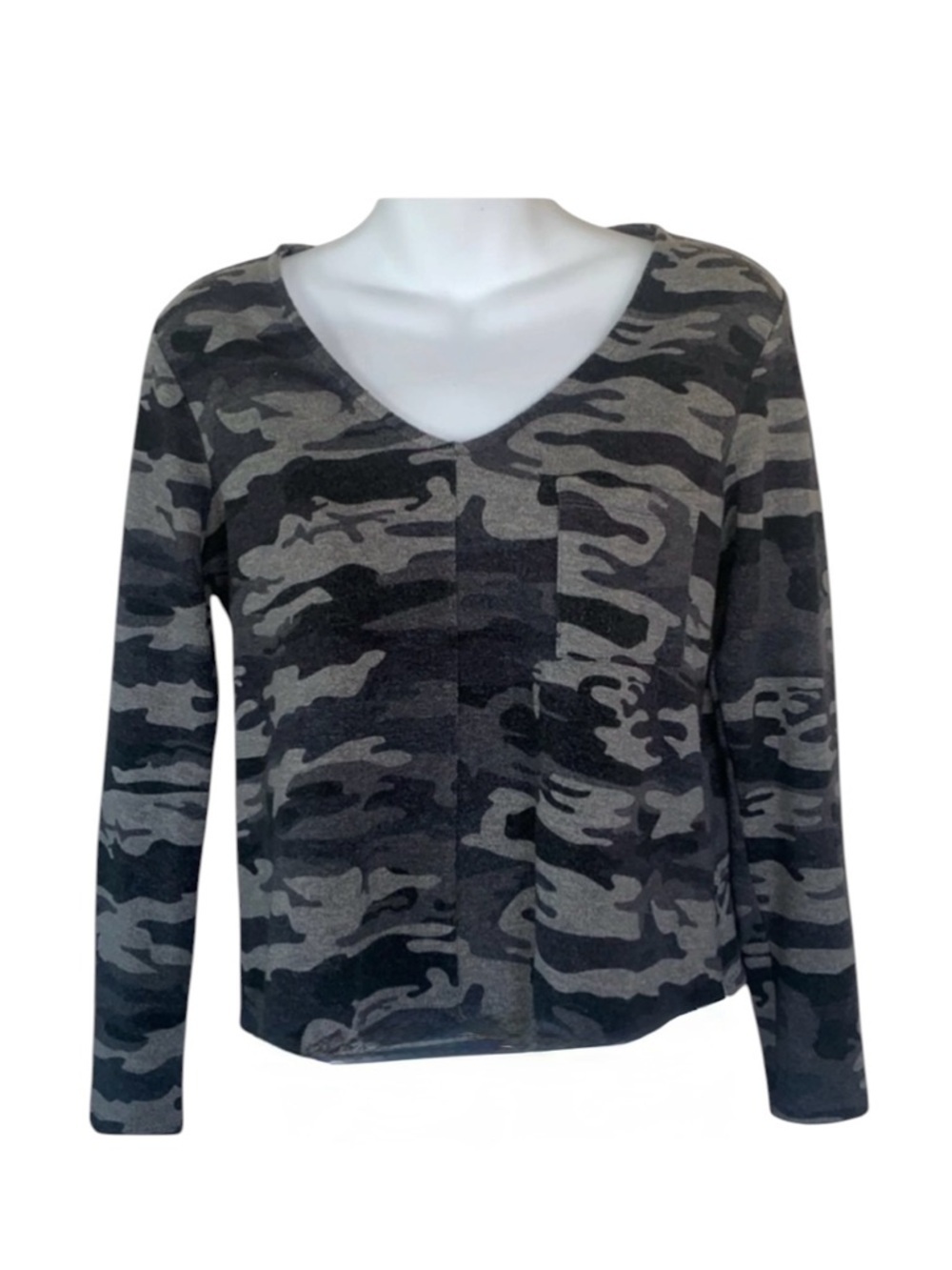 Sanctuary top, women's SP, grey camo, long sleeves, pocket. EUC